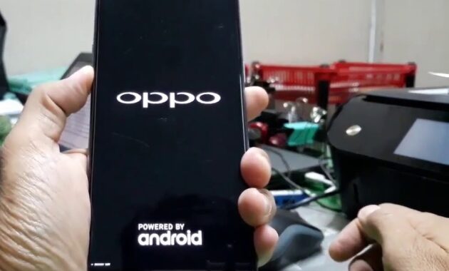 Apabila-sudah-muncul-logo-Oppo-kedua-tombol-boleh-dilepas